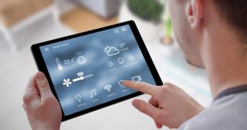 Wenn das Wohnzimmer zum Sicherheitsrisiko wird: Im IoT lauern besonders für Entwickler viele Gefahren Wenn das Wohnzimmer zum Sicherheitsrisiko wird: Im IoT lauern besonders für Entwickler viele Gefahren