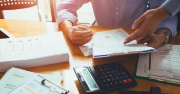 Factoring für Freiberufler – alle Vorteile und Nachteile im Überblick
